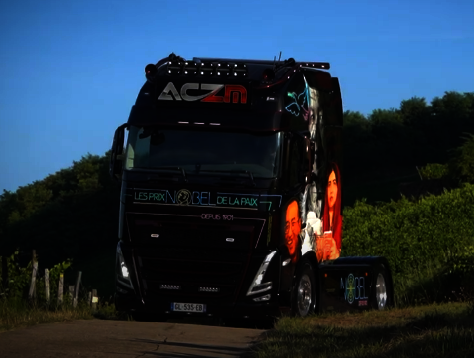 Un Nouveau Camion, Un Message de Paix ! 